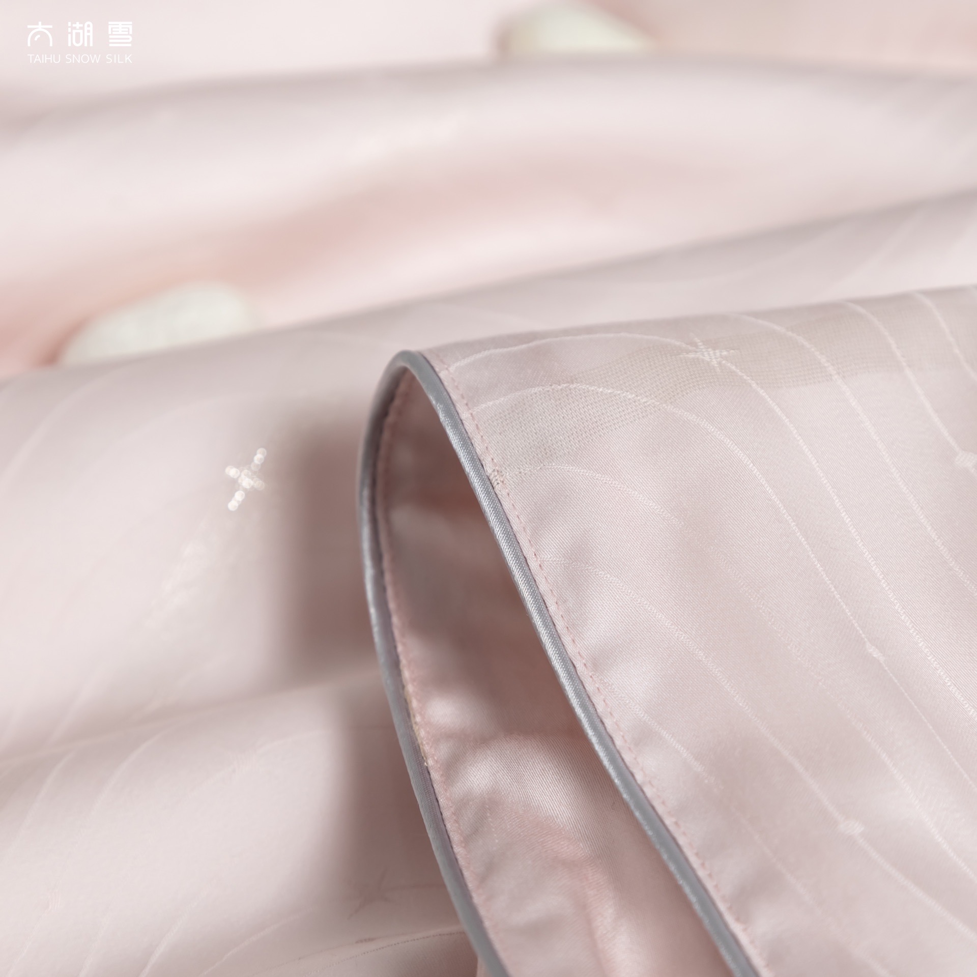 Оптовая продажа OEKO-Tex 100% шелковично-розовое летнее пуховое одеяло новый дизайн летнее одеяло прохладное ощущение шелковое тонкое одеяло