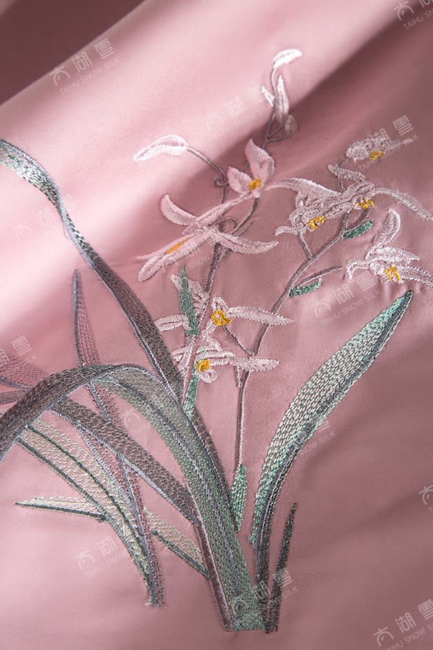 Шелковое одеяло с вышивкой орхидеи