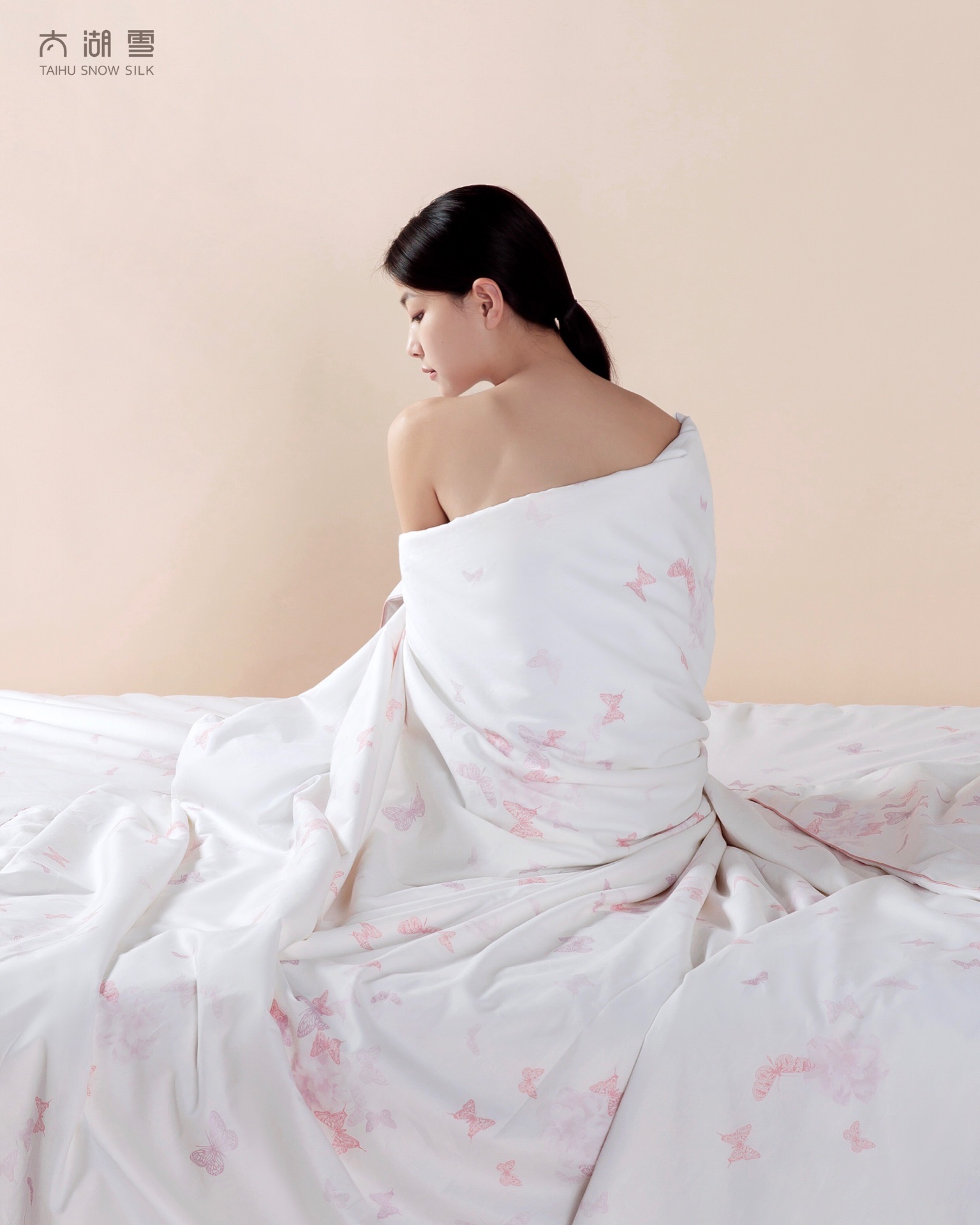Белое шелковое одеяло с вышивкой бабочки и принтом